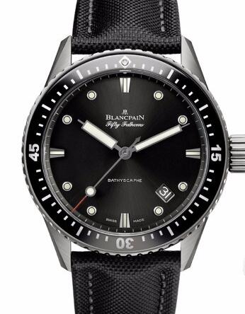This popular fake Blancpain watch blends the traditional designs more seemly to be modern people.