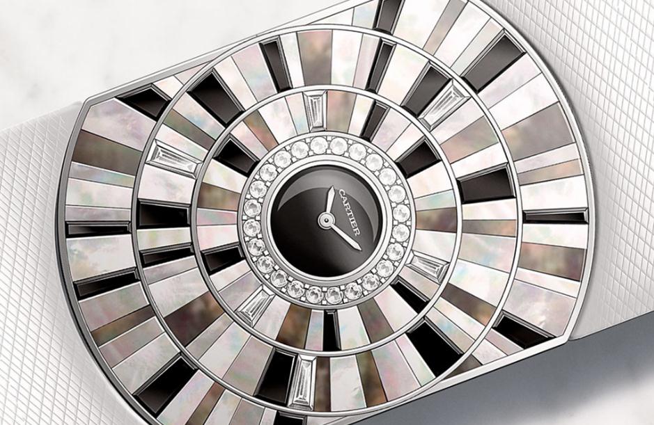 The luxury replica Cartier Baignoire Infinie watches have black dials.