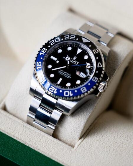 Roger Federer Gifts John McEnroe, Bjorn Borg Custom UK Cheap Replica Rolex Watches Online As They Bid Farewell To Laver Cup