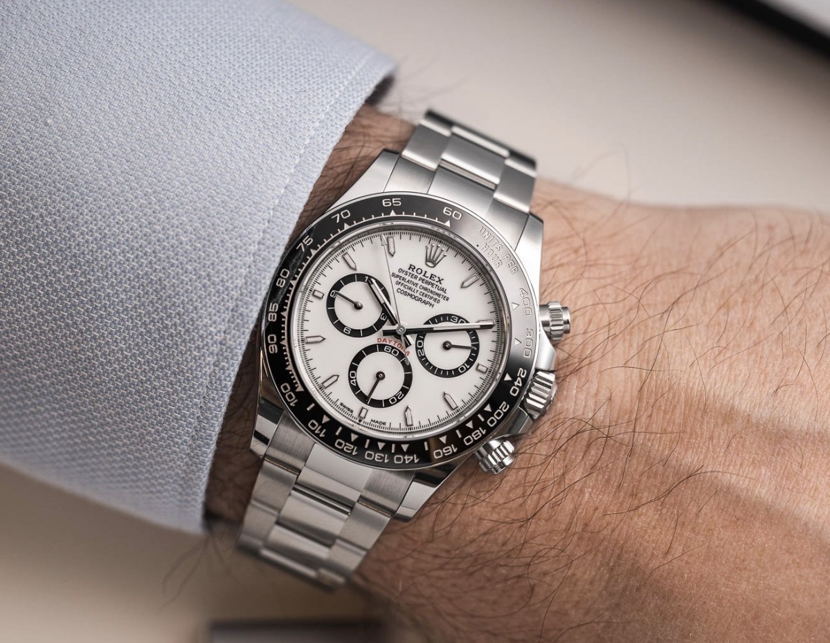 AAA Cheap Fake Omega Speedmaster Moonwatches Vs. Rolex Cosmograph Daytona Watches UK